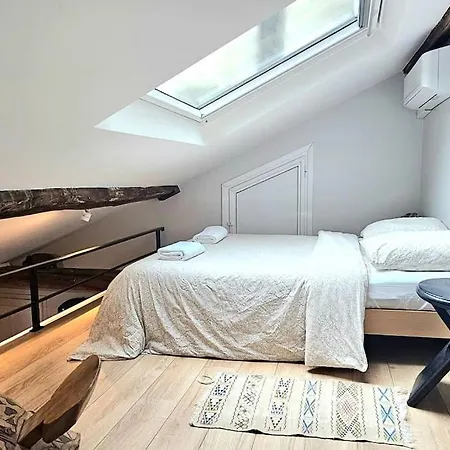 Skylight Loft By Suitehomeparis